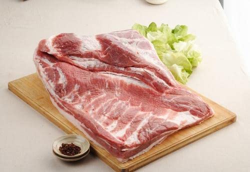 Amazon.co.jp: 冷凍 皮付豚ばら肉 約1kg 前後 帯皮猪肉 皮付豚バラ肉